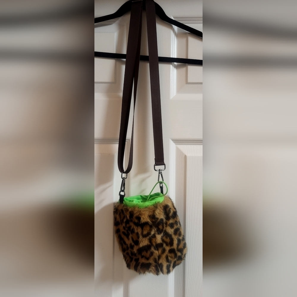Leopard Print Faux Fur Neon Lined Crossbody Bag - Picture 2 of 3